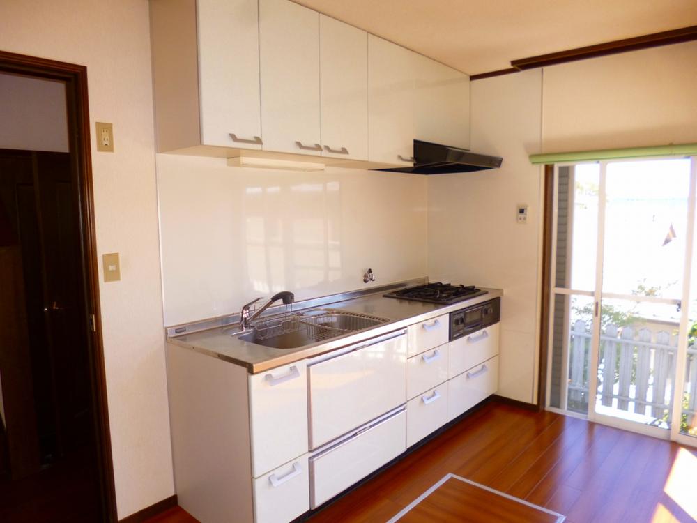 Kitchen. 2008 System kitchen already replaced