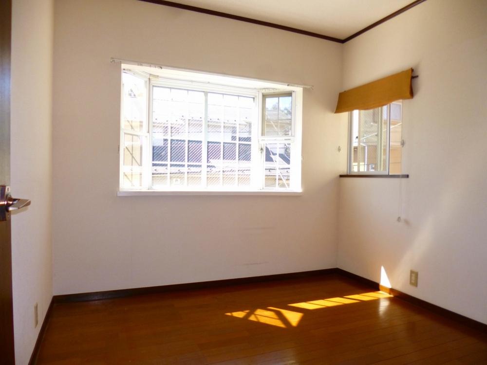 Non-living room. Second floor South ・ West Western-style 4.5 Pledge