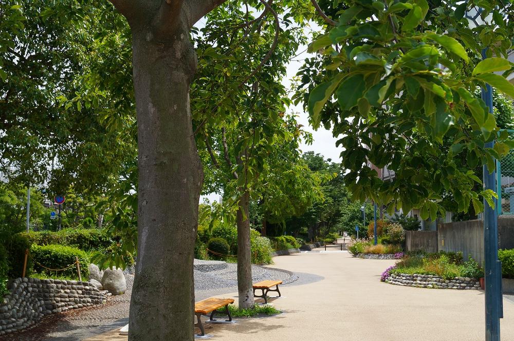 Other. Promenade to the station "Isogo Avenue"
