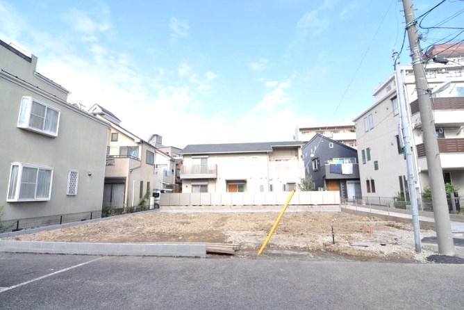 Local appearance photo. Local (11 May 2013) Shooting