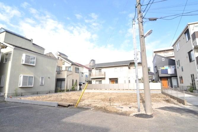 Local appearance photo. Local (11 May 2013) Shooting