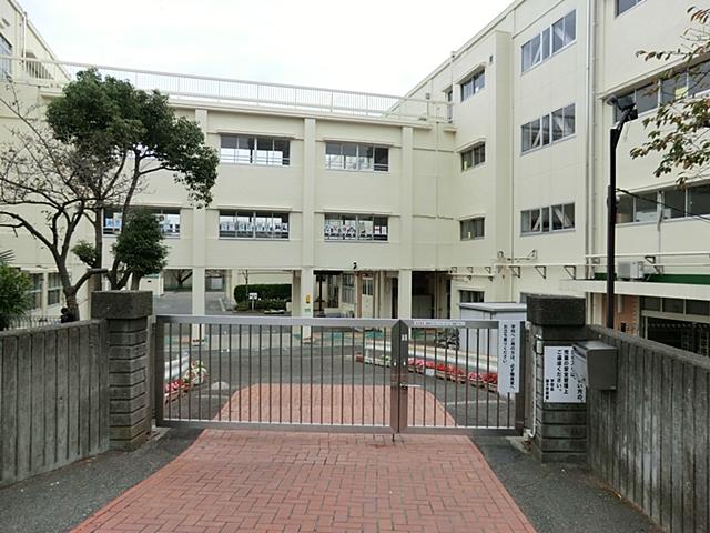 Primary school. Yokohama Municipal Yokodai 824m until the first elementary school