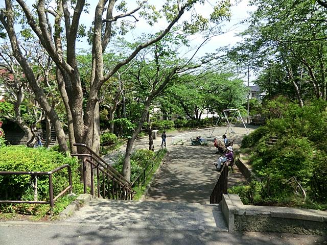 park. Yokodai 900m to Third Street Park