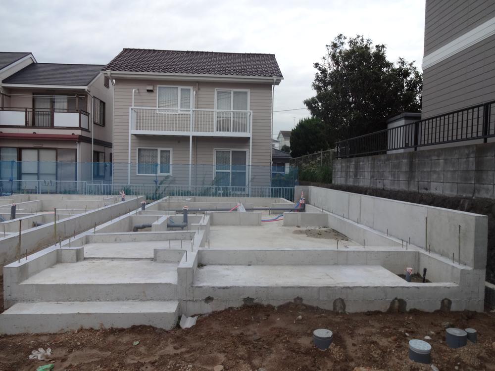 Local photos, including front road. Local (10 May 2013) Shooting