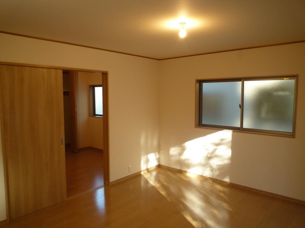 Living. It spreads further space if you open a Western-style Tsuzukiai.