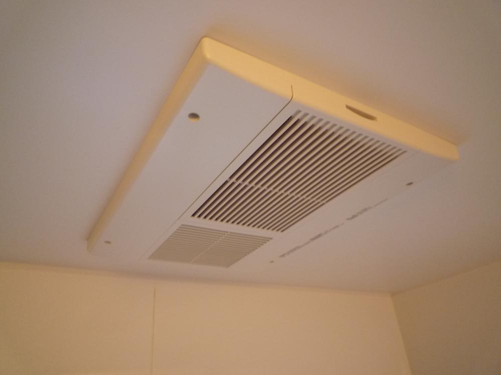 Bathroom. Adopt a unit bus with bathroom ventilation dryer.