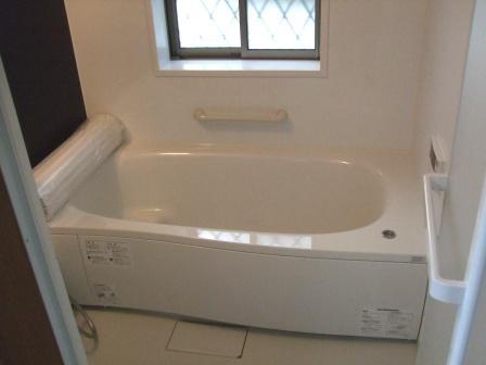 Bathroom. In white was the keynote bathroom, Guests can enjoy a leisurely bath time