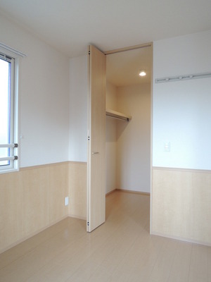 Receipt. Walk-in closet