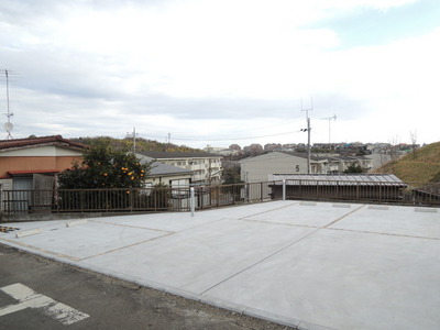 Parking lot.  ◆ On-site parking ◆