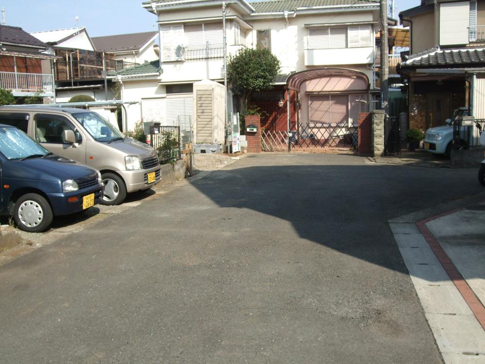 Local photos, including front road. Local (11 May 2013) Shooting