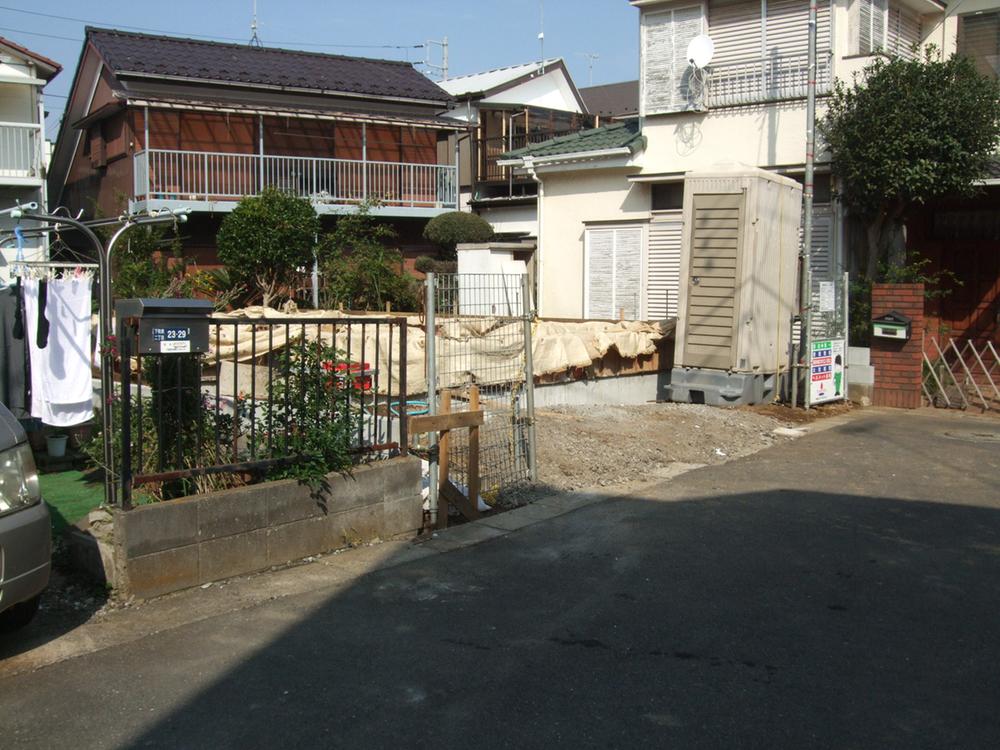 Local photos, including front road. Local (11 May 2013) Shooting