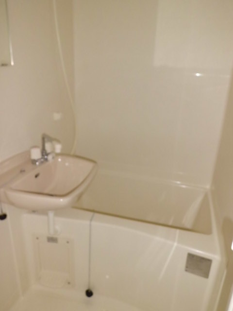 Bath. With bathroom dryer