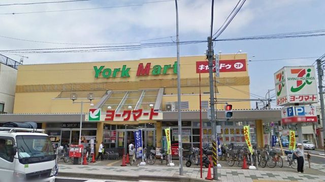 Supermarket. York Mart until the (super) 692m