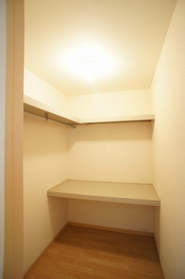 Receipt. Storage capacity is plentiful walk-in closet!