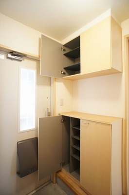 Entrance. Entrance around also Katazuki clean, also storable footwear box umbrella!