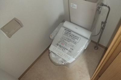 Toilet.  ※ It is a photograph of the same apartment second floor