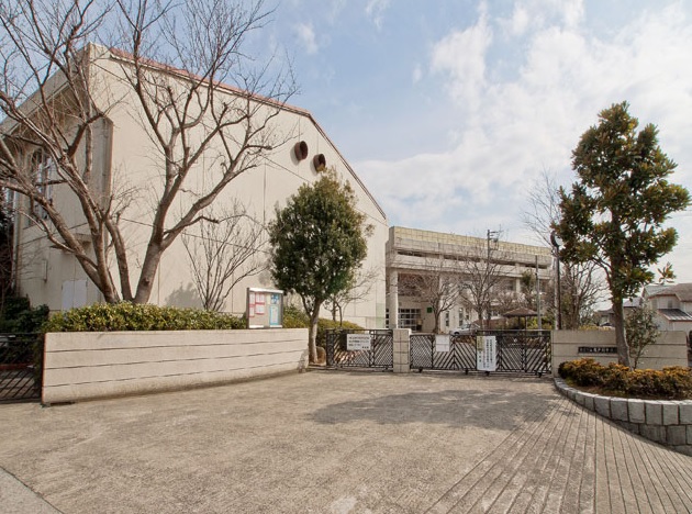 Junior high school. 790m to Yokohama Municipal Totsuka junior high school (junior high school)