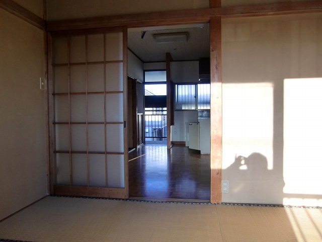 Living and room. Easy-to-use room in the distribution type.