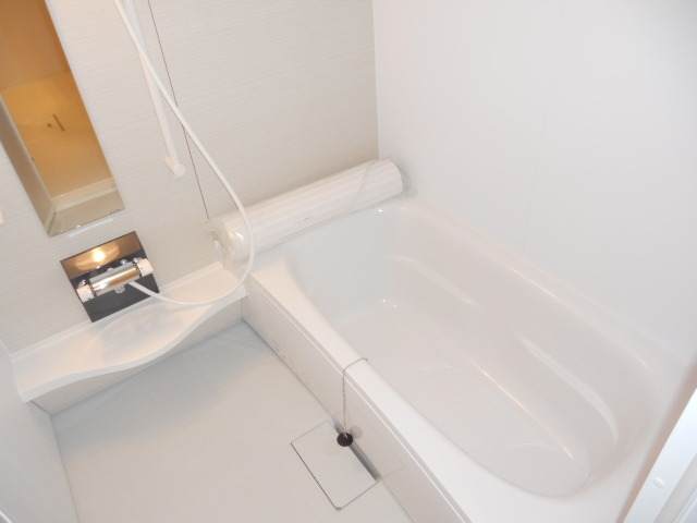 Bath. New construction ・ Reheating ・ A convenience store nearby