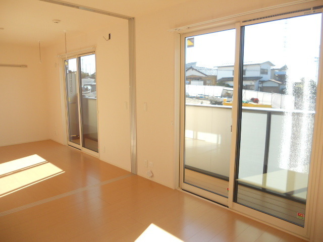 Living and room. New construction ・ Reheating ・ A convenience store nearby