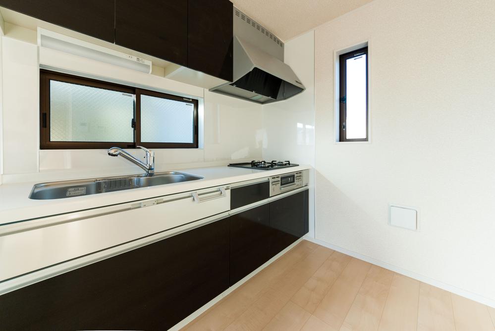 Kitchen. Excellent system kitchen in functionality