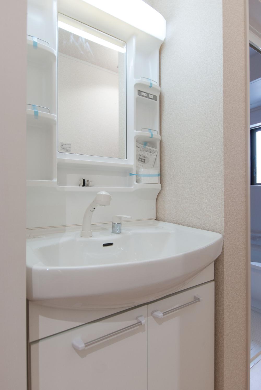 Wash basin, toilet. Cleanliness full wash room