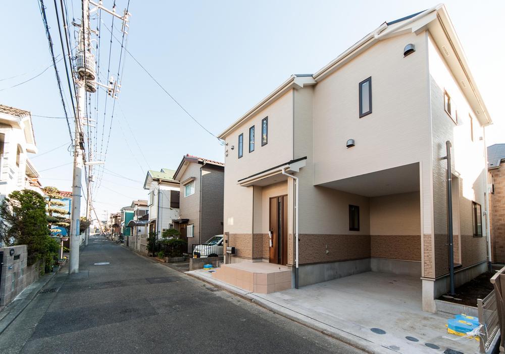 Local photos, including front road. New 2-story house Nestled in a quiet residential area