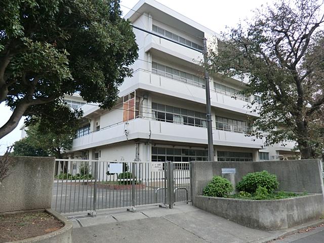 Junior high school. 1733m to Yokohama Municipal Kamiida junior high school