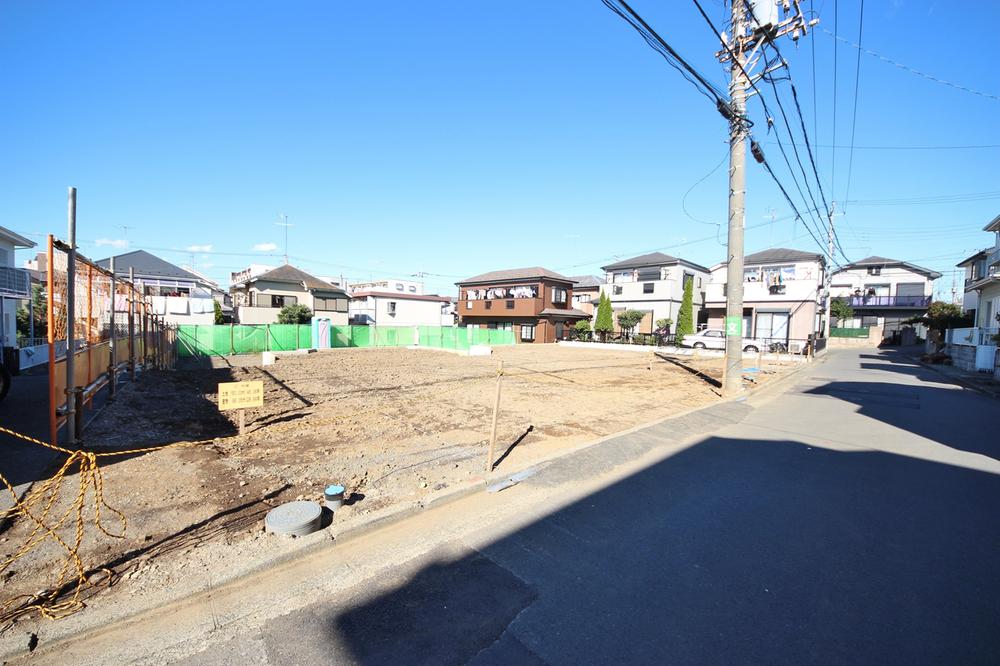 Local photos, including front road. Local (11 May 2013) Shooting