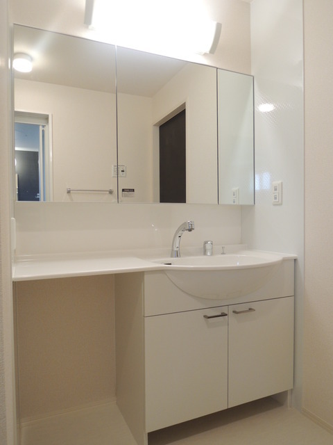 Washroom. ◇ Vanity ◇