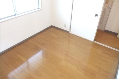 Other room space. Bright rooms with two faces lighting