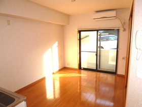 Living and room. DK7.5 Pledge