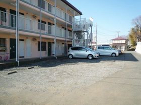 Building appearance. There is on-site parking.