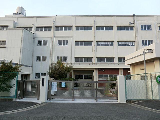 Primary school. Yokohama Municipal Shinbashi elementary school up to 584m Location: Yokohama, Kanagawa Prefecture Izumi-ku, Shinbashi-cho address 909 Phone: 045-811-2550