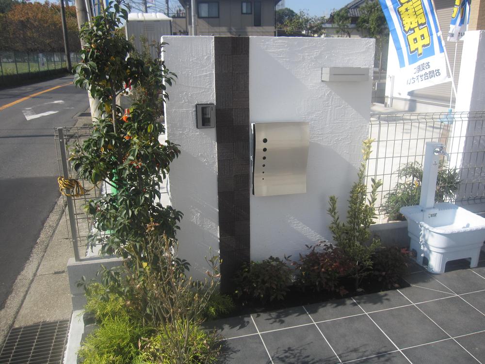 Entrance. It is the face of the house. (November 2013) Shooting