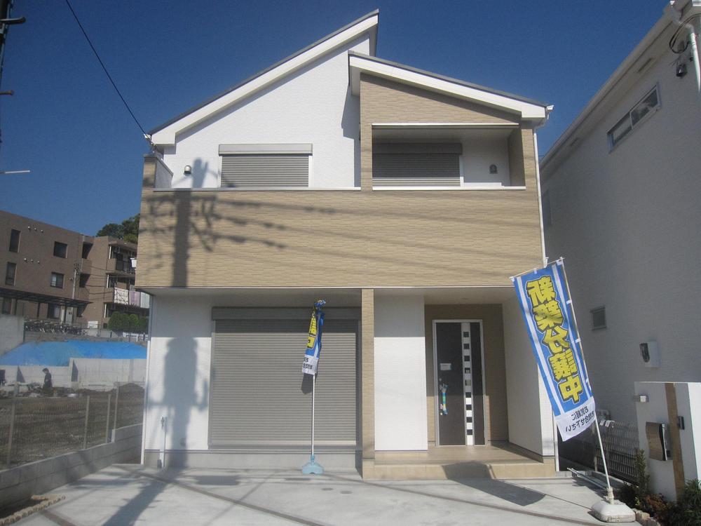 Local appearance photo. Building 2 of the site (November 2013) Shooting