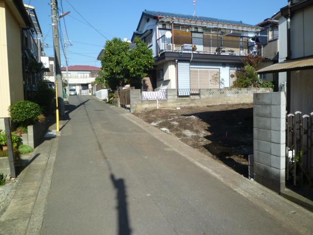 Local photos, including front road. Local (11 May 2013) Shooting