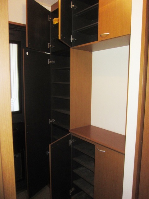 Entrance. There are storage capacity of the shoebox