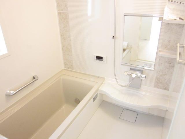 Bathroom. Laundry is dry even on rainy days in the attached bathroom heating dryer