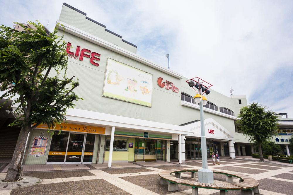 Supermarket. Sotetsu until Rosen Ryokuentoshi store up to 1030m 22:30 minutes serves.