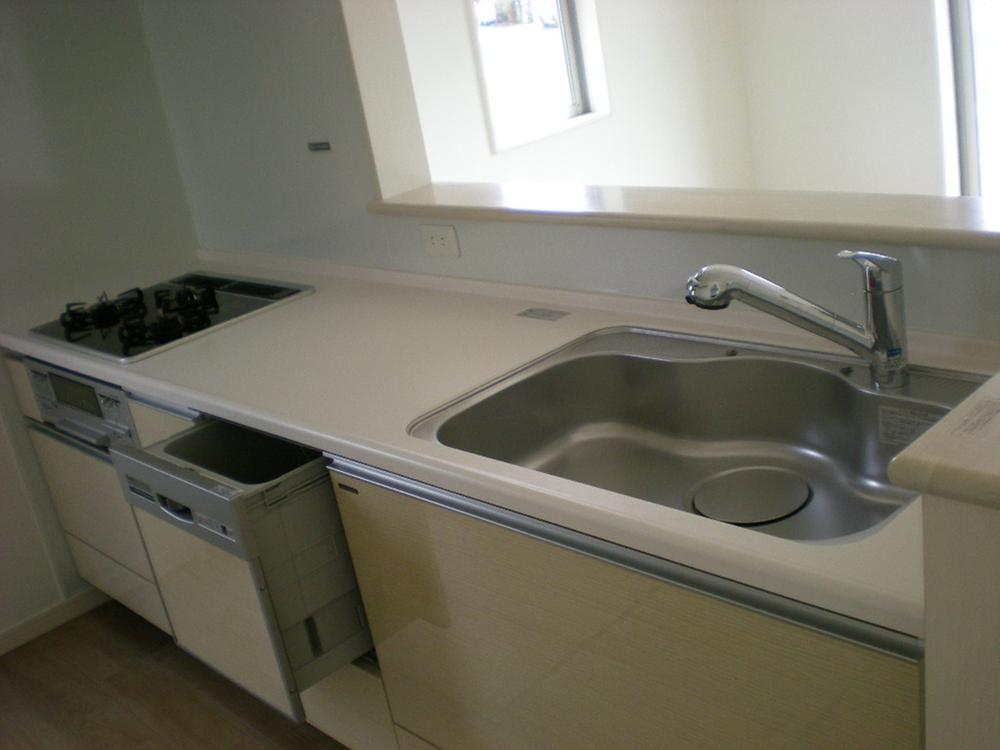 Kitchen. Dishwasher ・ It is with a water purifier