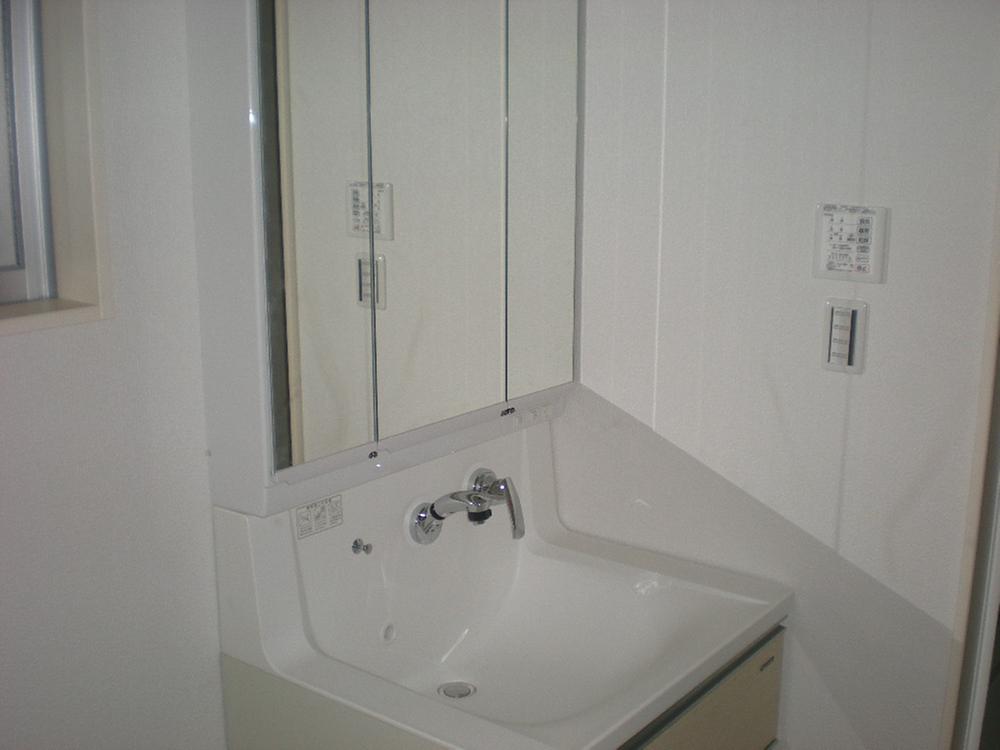 Wash basin, toilet. Indoor (September 2013) Shooting