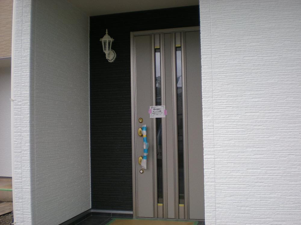 Entrance. Local (September 2013) Shooting