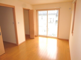 Living and room. Western-style 7.5 Pledge