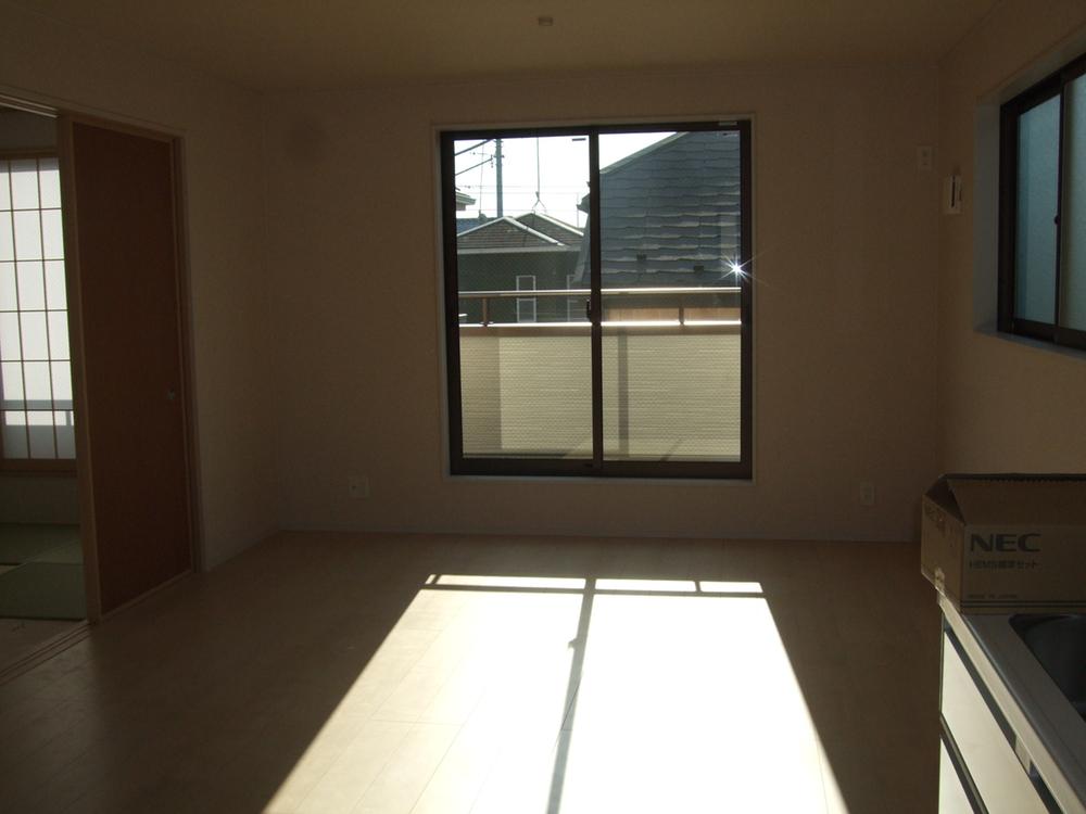 Living. The second floor is the living room. Good day, Comfortable.