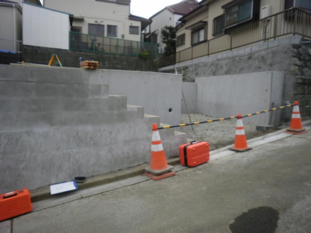 Local photos, including front road. Local (12 May 2013) Shooting