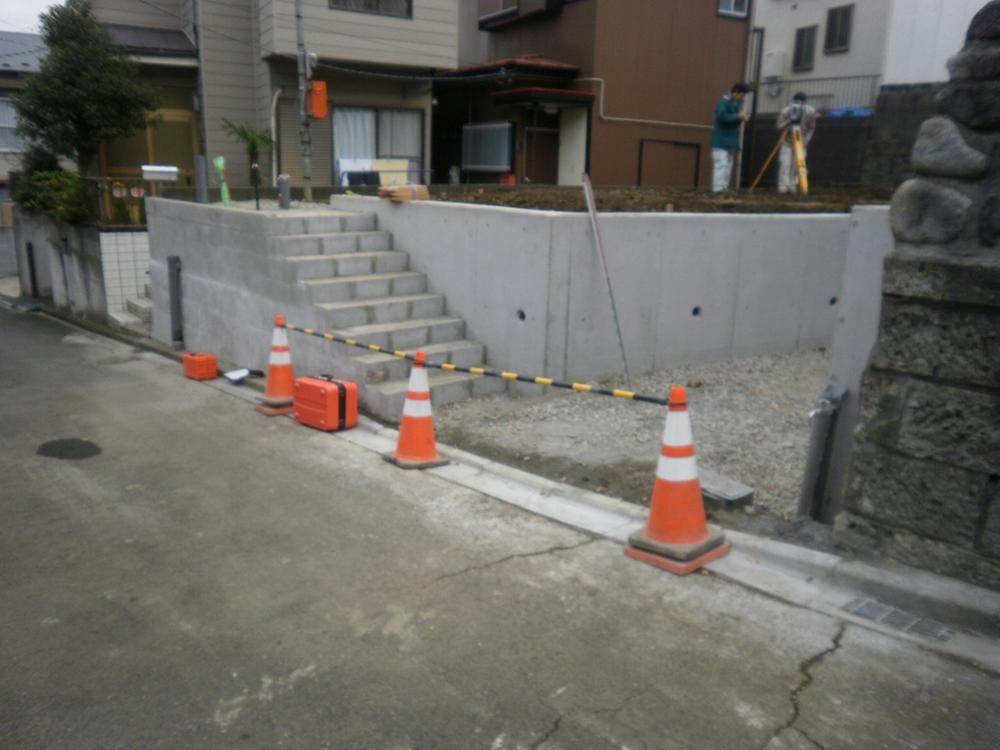 Local photos, including front road. Local (12 May 2013) Shooting