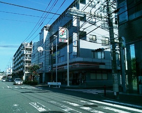 Convenience store. 370m to Seven-Eleven (convenience store)