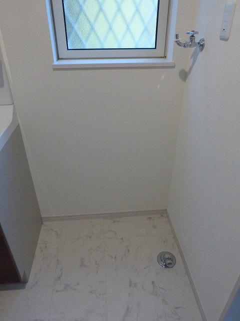 Other introspection. Indoor Laundry Storage (August 13, 2013) Shooting