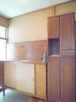 Entrance. Abundant entrance also accommodated